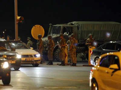 Turkish military attempted coup, two bridges shut