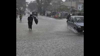 Downpour leads to waterlogging, massive traffic jams in city