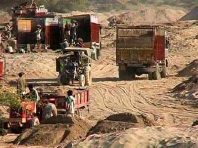 Sand mafia plunder Palar riverbanks, cause irreversible ecological damage