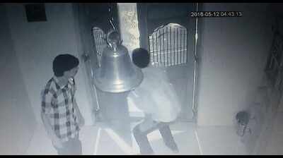 Temple Thieves caught on CCTV camera | Mumbai News - Times of India