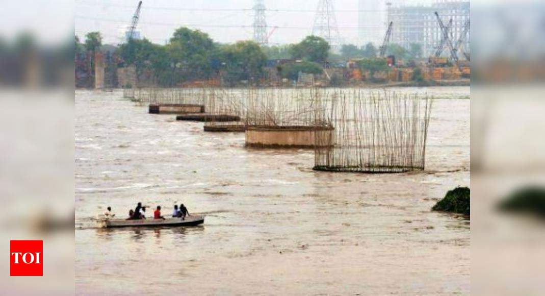 Yamuna swelling to danger level | Delhi News - Times of India