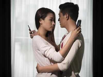 Man shoots video of wife, lover in compromising position | Kanpur News