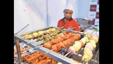 Delhi govt to give food hygiene training to 23k street vendors