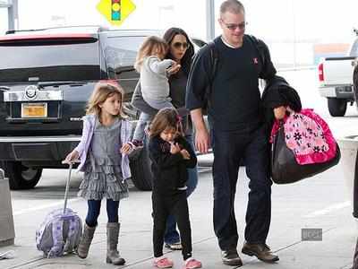 Matt Damon:I never leave my family more than two weeks