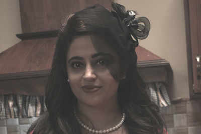 Neha turns into Victorian ghost