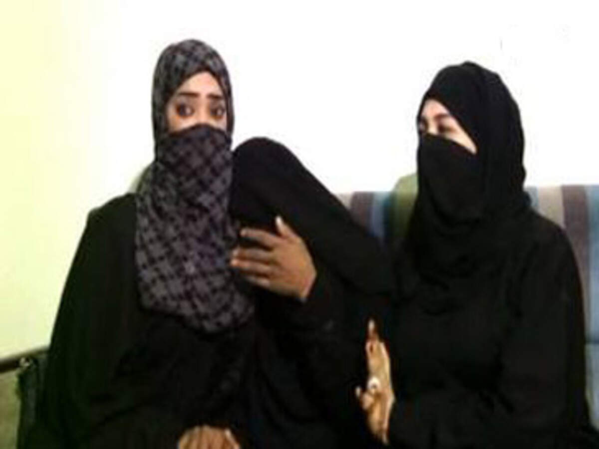 Hyderabad: Woman reunited with her UAE-born daughters after 30 years | News  - Times of India Videos