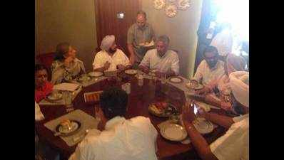 Amid AAP poaching fears, Cong netas lunch with Asha