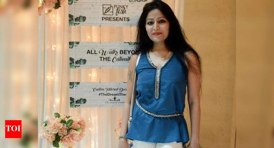 Chhavi strikes a pose for the shutterbugs at this soiree at Hyatt ...