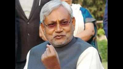 Nitish shares some lighter moments with audience