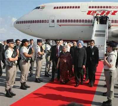 Manmohan's plane nearly crashed during Moscow landing