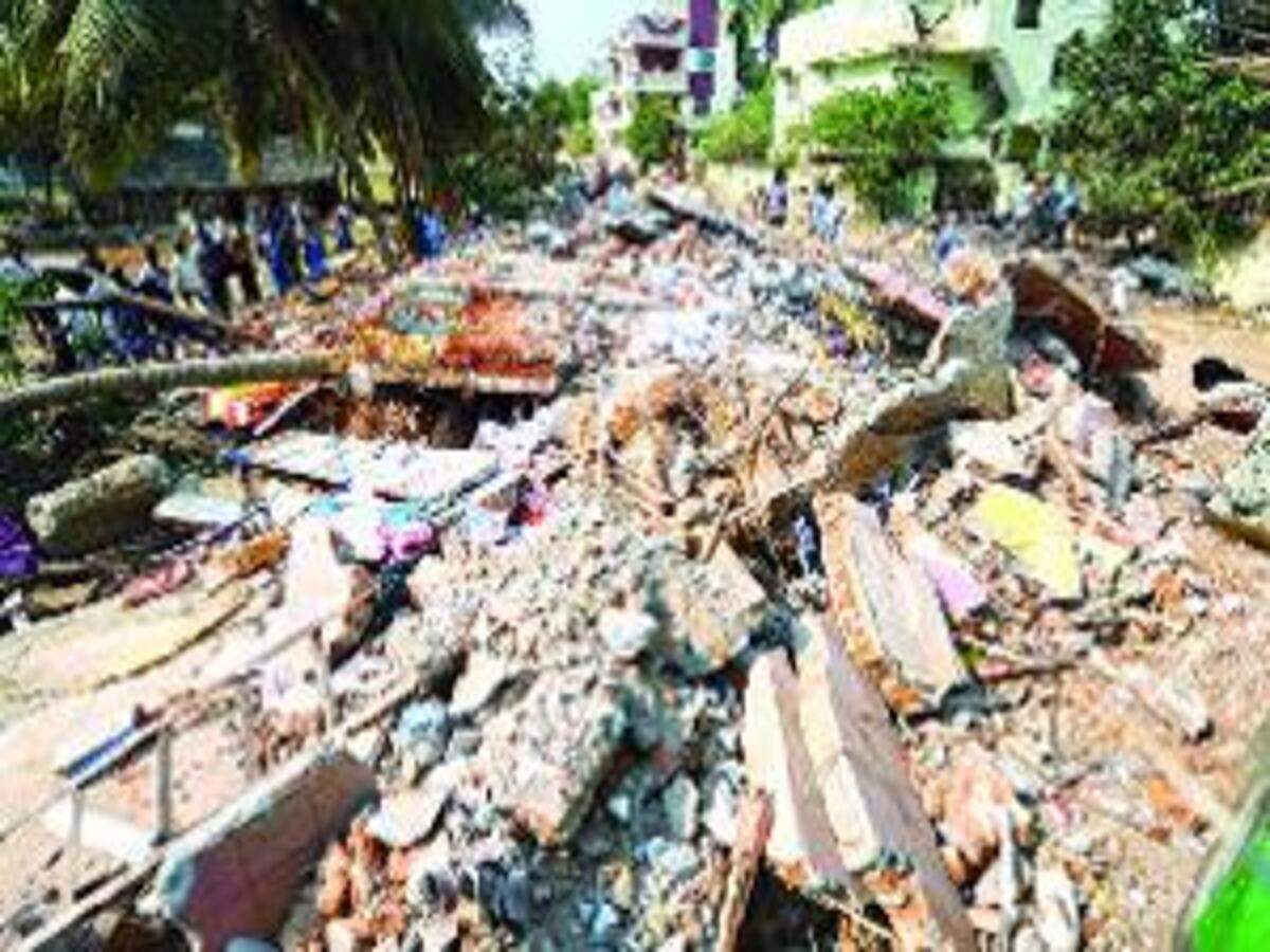 Debris From Cop Quarters Dumped On Tank Bund Coimbatore News Times Of India
