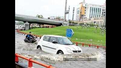 Auto strike + downpour: A forced night out for Delhiites working in Noida