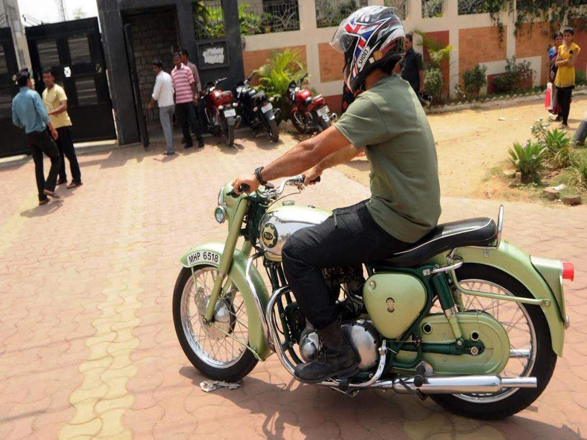 How To Ride A Motorcycle Your Comprehensive Tutorial To Flying On Two Wheels Times Of India