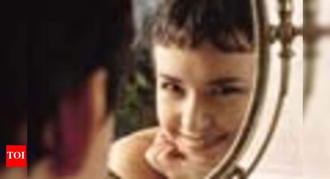 It's official: Good-looks leave you happier! - Times of India