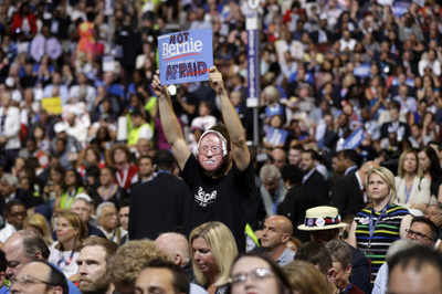 Democrats woo "pissed off" Sanders supporters