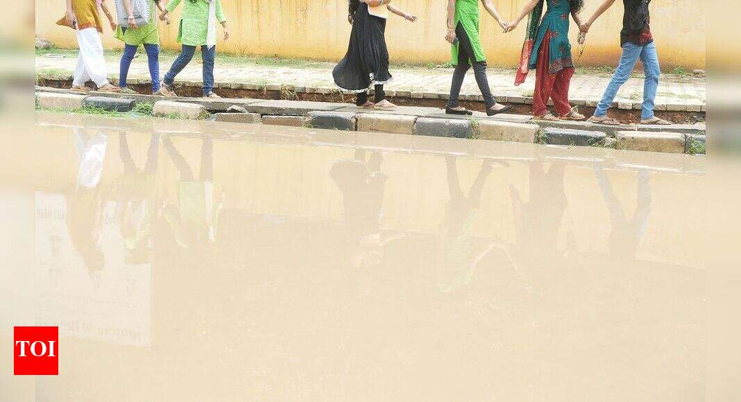 In Gurgaon, Badshahpur drain overflows, triggers flood scare Gurgaon