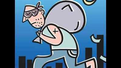 Bikers rob youths of Rs 80 lakh