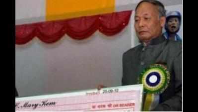 Manipur CM felicitates Guinness World Record holder