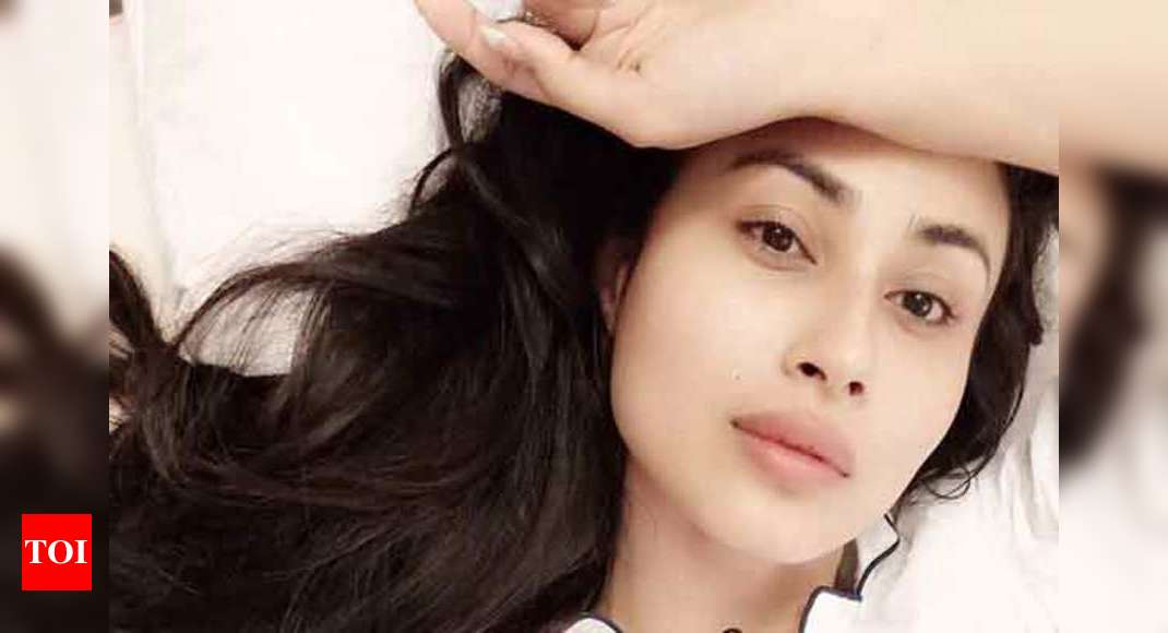 Twitter: Mouni Roy is all fresh and pretty without make-up in this pic