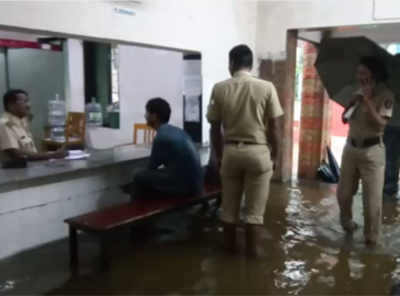 Cops forced to work in waterlogged police station in Thane