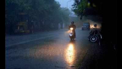 Heavy rains lash Mangrol, Umarpada
