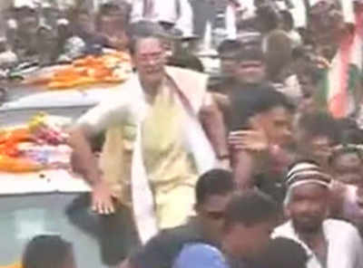 Sonia Gandhi in PM Modi's constituency, holds massive roadshow
