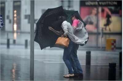 Typhoon Nida makes landfall in China, hundreds stranded - Times of India