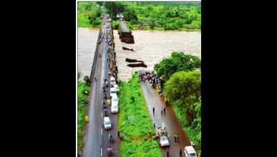 Over 20 dead as bridge on Mumbai-Goa highway is washed away