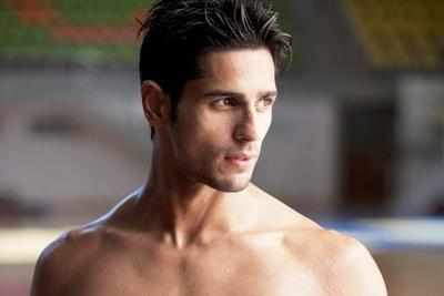 Sidharth Malhotra is a sweetling, we have proof!