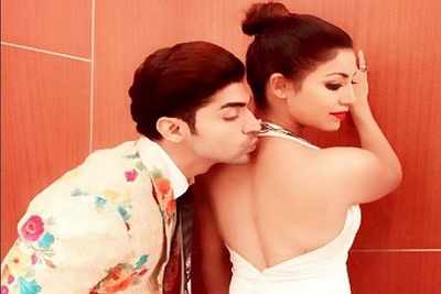 Gurmeet Choudhary's Bengali style proposal to wife Debina is hilarious; watch video