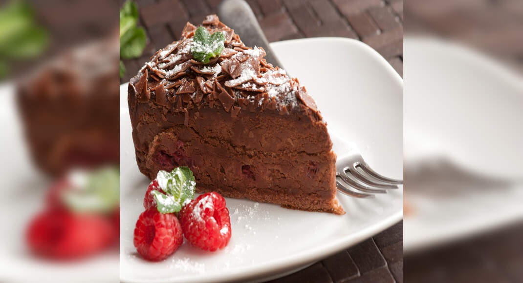 Chocolate Fudge Cake Recipe: How to Make Chocolate Fudge Cake Recipe | Homemade Chocolate Fudge Cake