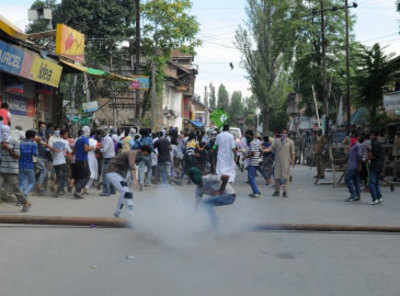 Curfew continues in Kashmir; toll now 52