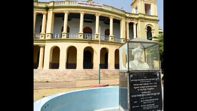 Maharaja PU College building leaves students, staff worried