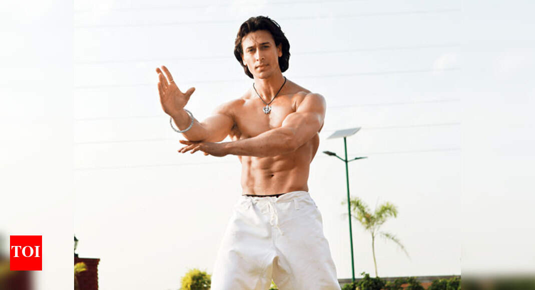 B-Town's first movie bot makes its entry with 'A Flying Jatt' | Hindi ...