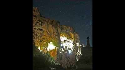 Real-life '3 idiots' light up Ladakh shrine