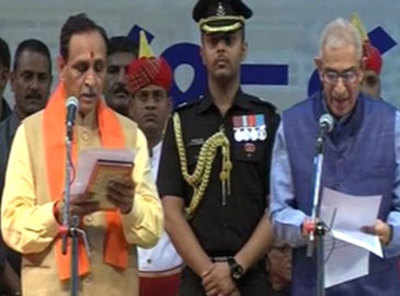 Vijay Rupani takes oath as Gujarat CM