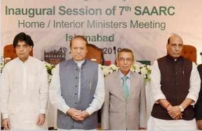 Indian journalists barred even from standing outside gates of SAARC meet venue in Pak