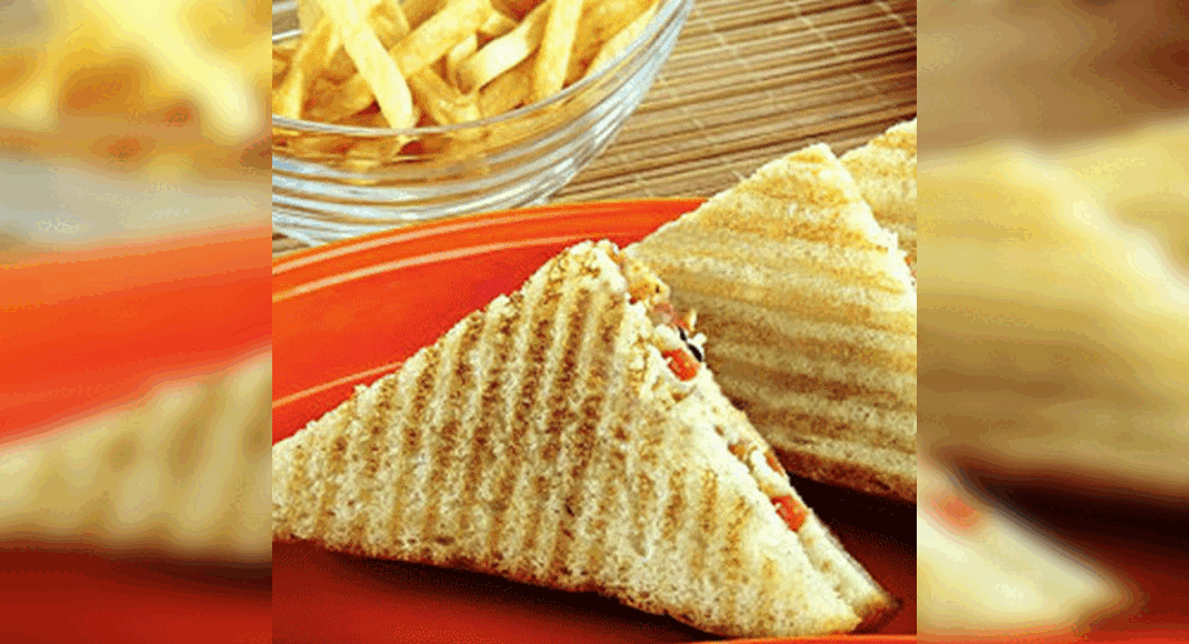 Noodles Masala Sandwich Recipe: How to Make Noodles Masala Sandwich