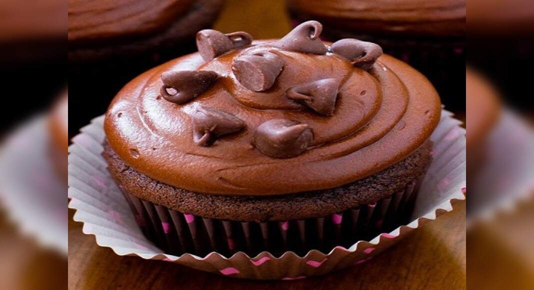 Eggless Chocolate Cupcake Recipe: How to Make Eggless Chocolate Cupcake Recipe at Home | Homemade Eg