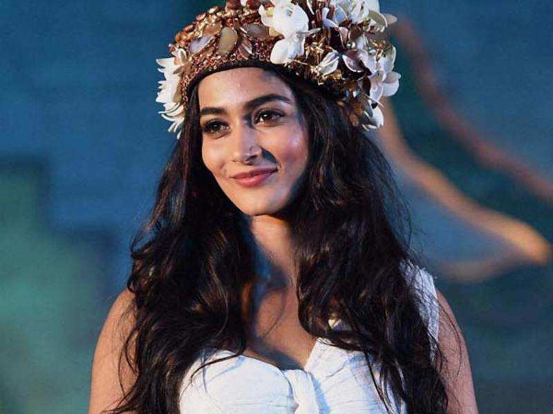 Pooja Hegde Didnt Feel Nervous Doing The Kissing Scene With Hrithik In 