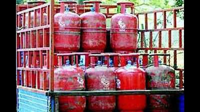 Ujjwala Yojana launched; 5,000 women beneficiaries get LPG connection
