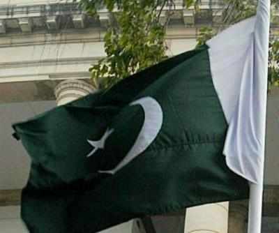 Pak marks Independence Day; President raises Kashmir issue