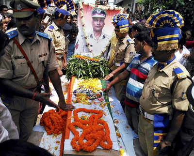 CRPF commandant unfurled the tricolour an hour before being martyred ...