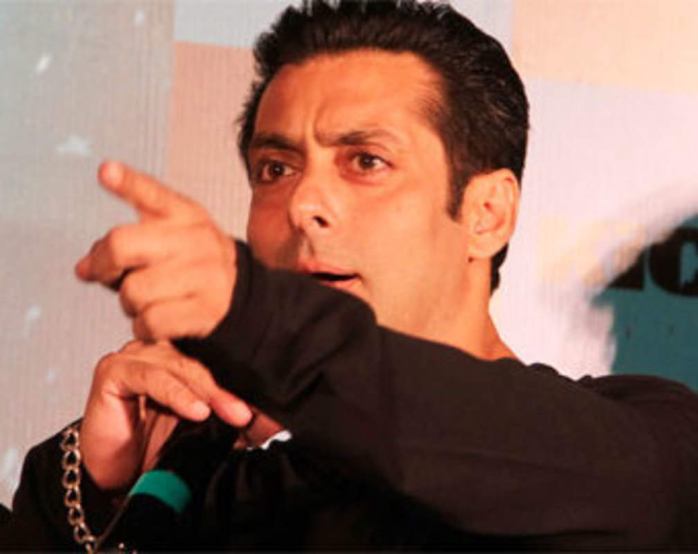 
Revealed! Why Salman said no to Rajkumar Santoshi's film
