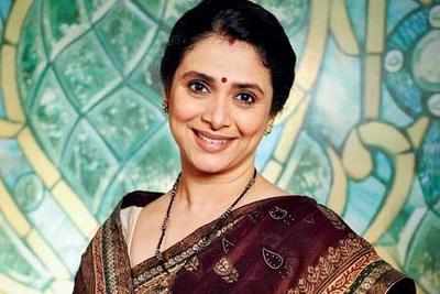 TV actress Supriya Pilgaonkar turns 49, daughter sends a yummilicious cake