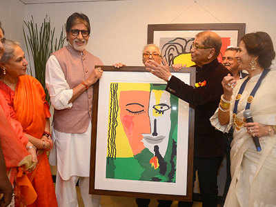 Amitabh Bachchan inaugurates Dilip De's debut art show