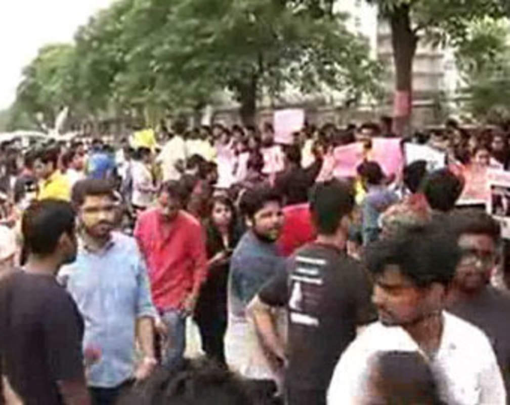 
Noida: Amity Law School student commits suicide
