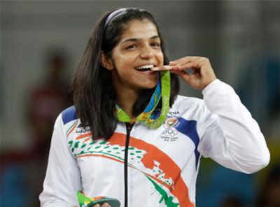 Rio Olympics: Wrestler Sakshi Malik wins India's first medal - bronze in  58kg freestyle | Rio 2016 Olympics News - Times of India