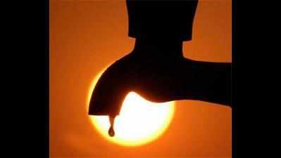 Slumdwellers demand daily supply of water