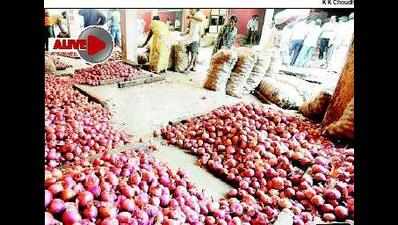 Onion prices decline 15% as arrivals increase four-fold